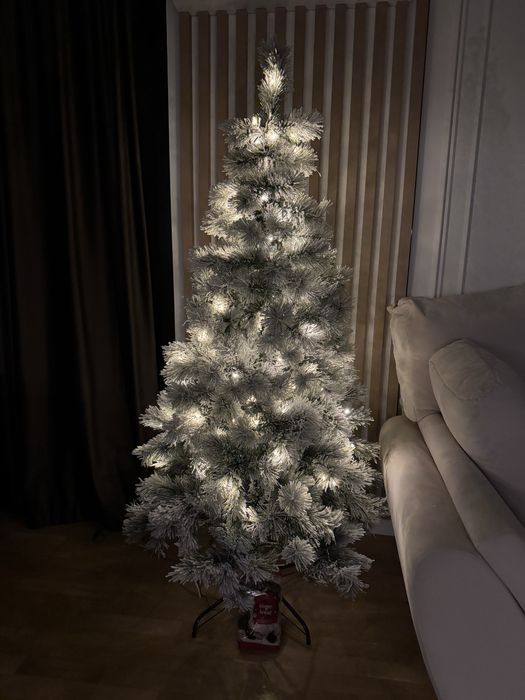 Brad artificial aspect nins, 180 cm, lumina calda