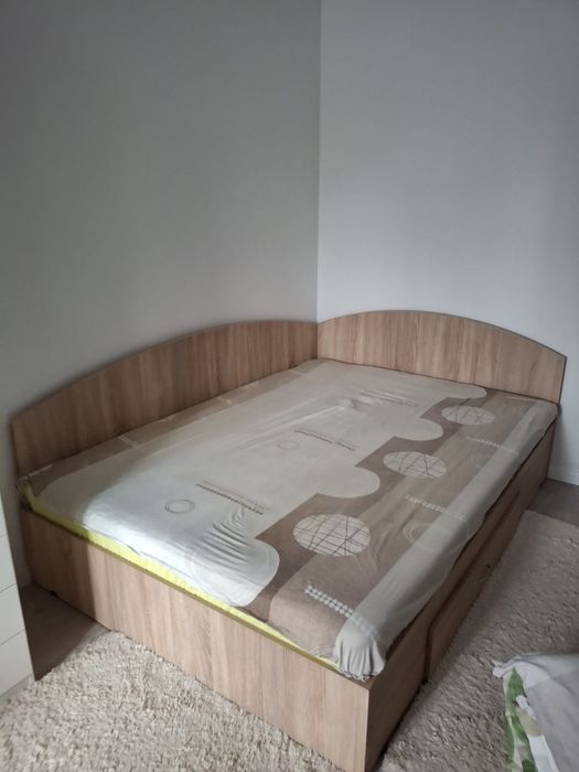 Pat cu saltea inclusa