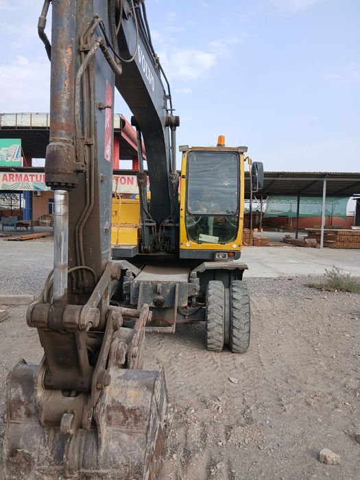 Volvo 130 soati 33.000ming yili 2003
