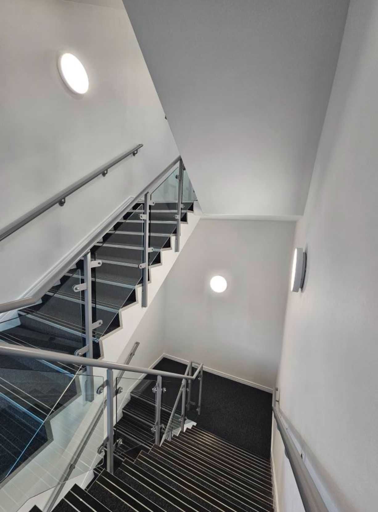 Zugrăvire profesională apartamente, scări de bloc București Renovision