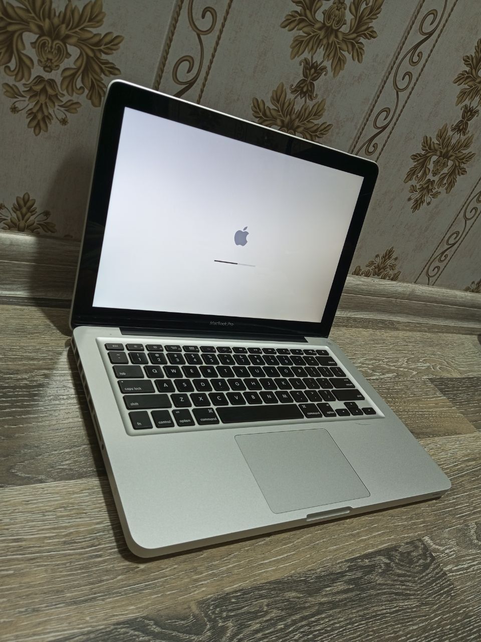 MacBook Pro mid 12 core i5   4/256gb