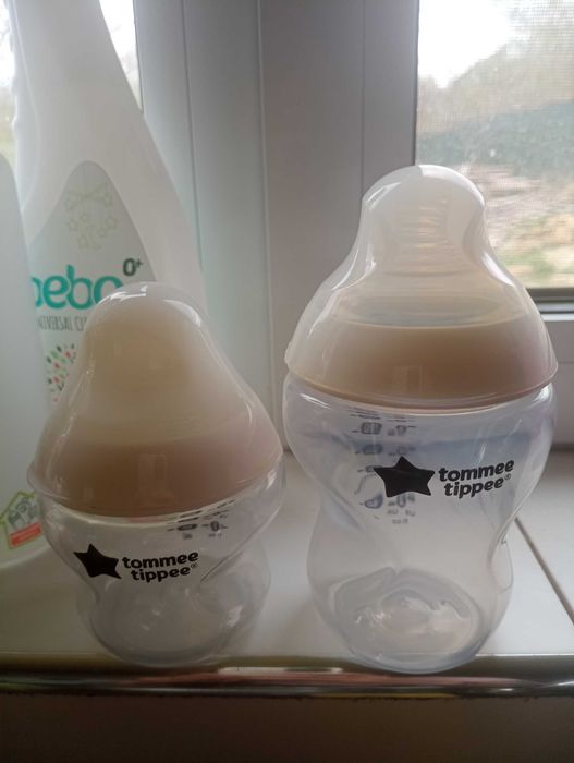 Шишета с биберони Tommee tippee