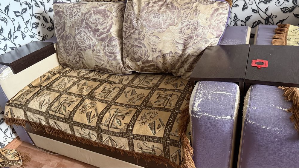 Диван (диван, пувик и средний диван )