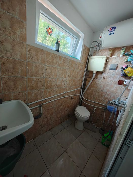 Продавам къща в с. Долни Раковец.