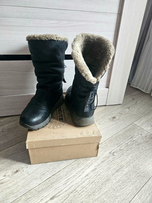 Продам женские зимние сапоги.