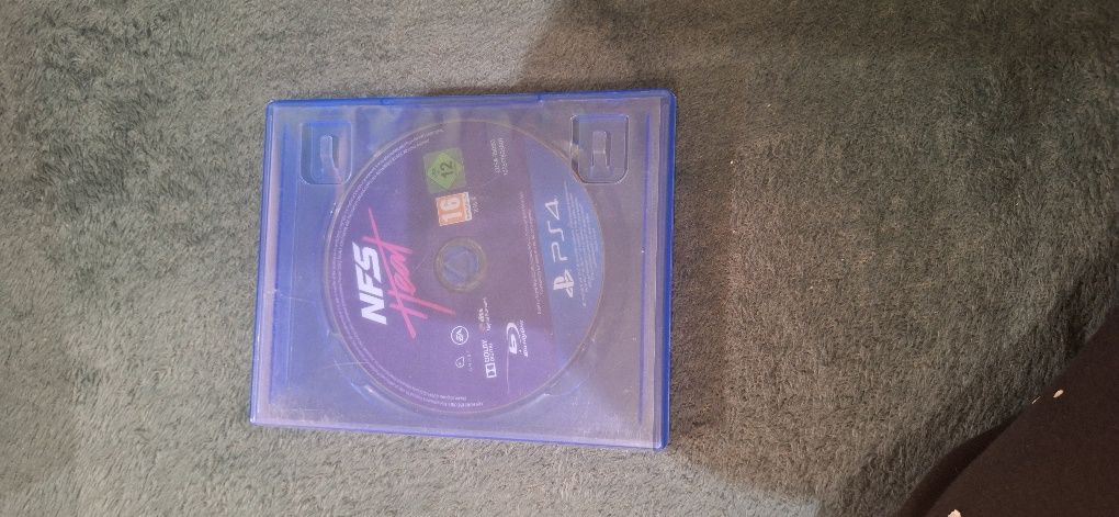 Продавам ps4  игра NFS Heat