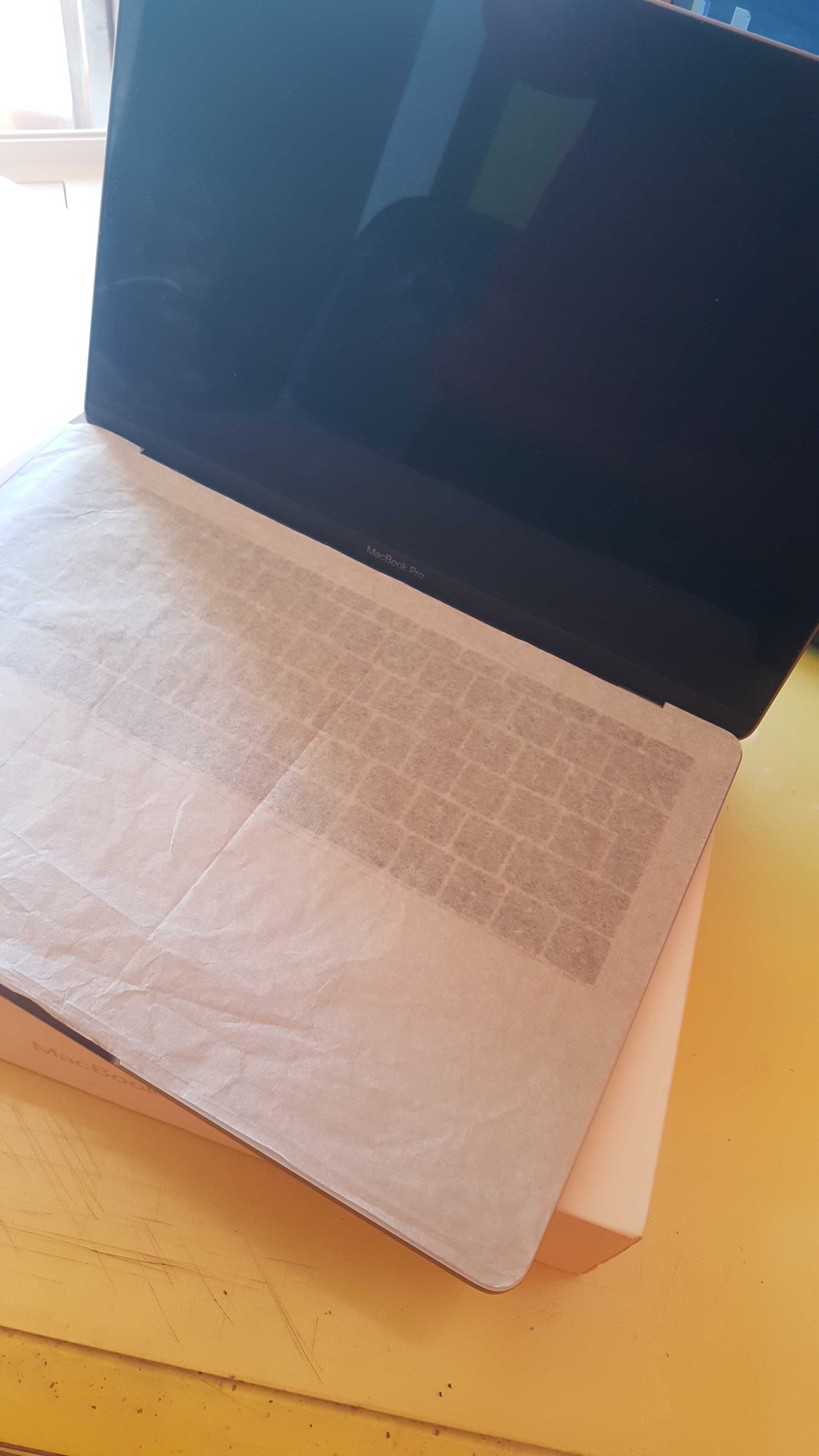 Macbook Pro 16 gb_512 gb