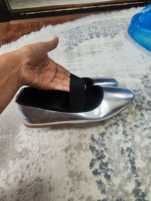 Балетки новые,  привазные.  Отдаю дёшево.  40 размер