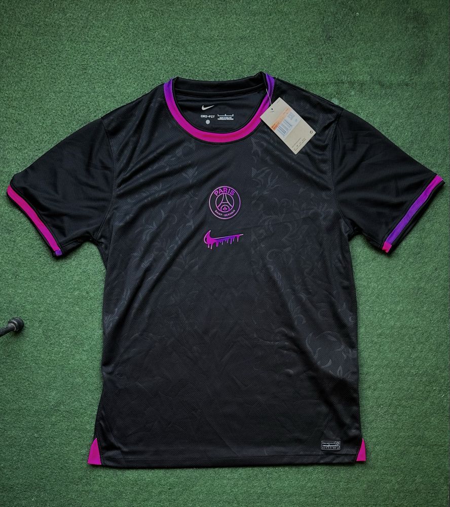 PSG "Paris Noir" Premium Kit