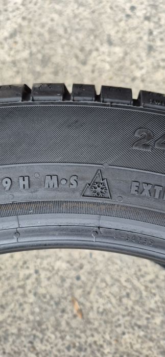 4 anvelope iarna ca si noi,Continental 245/45/17.Pretul este pe bucata