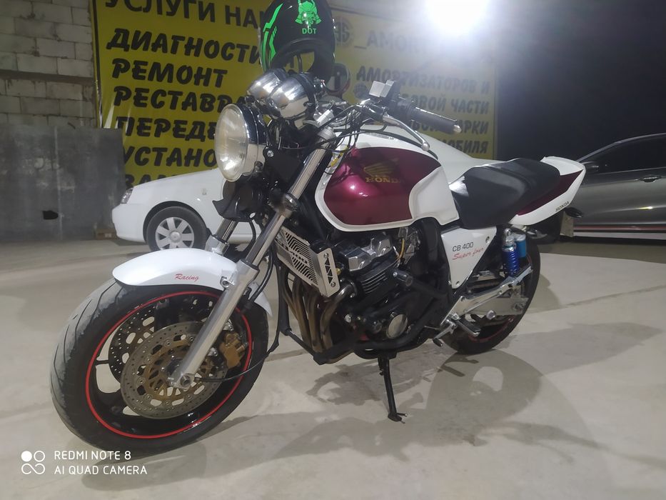 Honda CB400 satiladi. 400 kub 4 cilindr, 16 klapan. Motosikl saz.