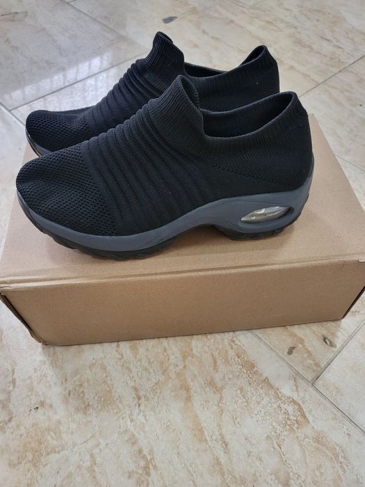 Дамски спортни обувки