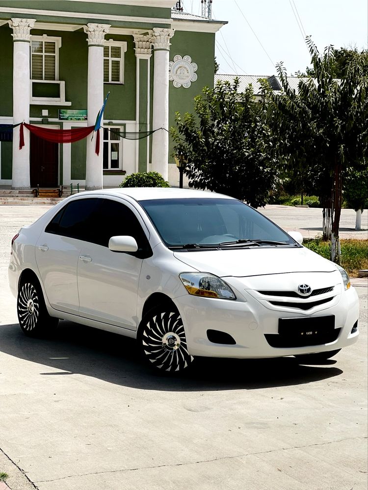 Toyota yaris aftamat kiraska tozza xolatiz zor faqat naxtka