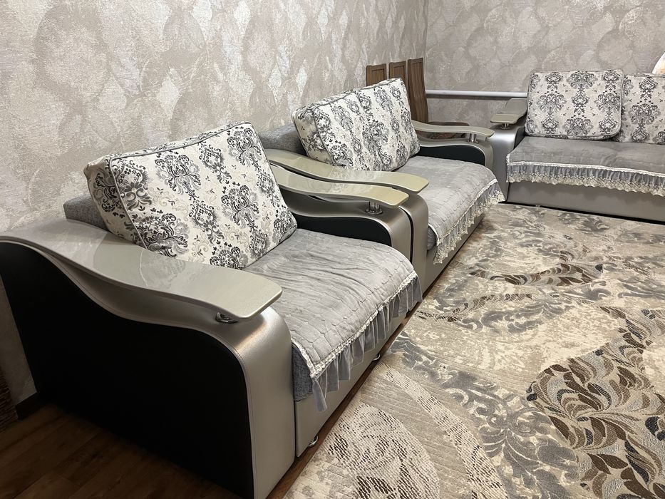 Продам диван в отличном состояний