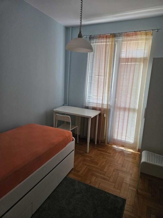 Дава се под наем Тристаен апартамент в София, Център - 70 кв.м за 748 € - Снимка #2
