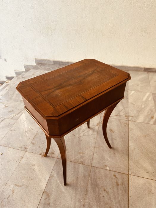 Антикварна писалищна маса / тоалетка с изтегляща се плоскост