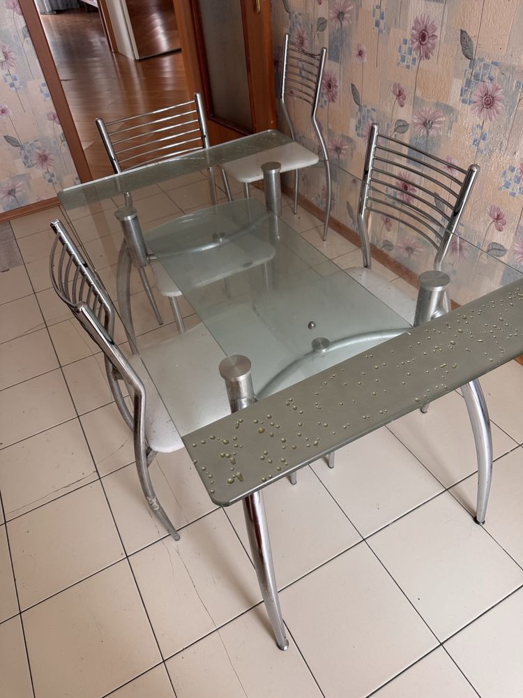 Стол кухонный со стульями