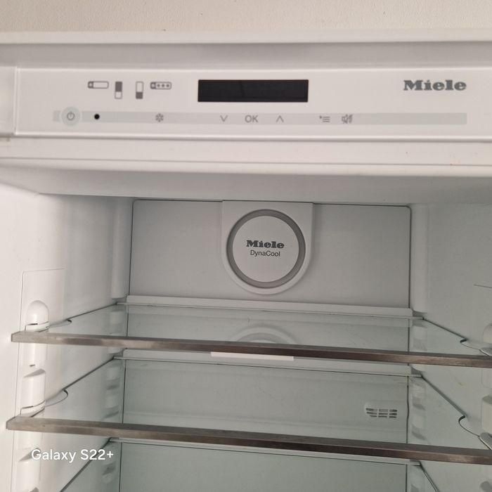 Хладилник за вграждане MIELE 177см.