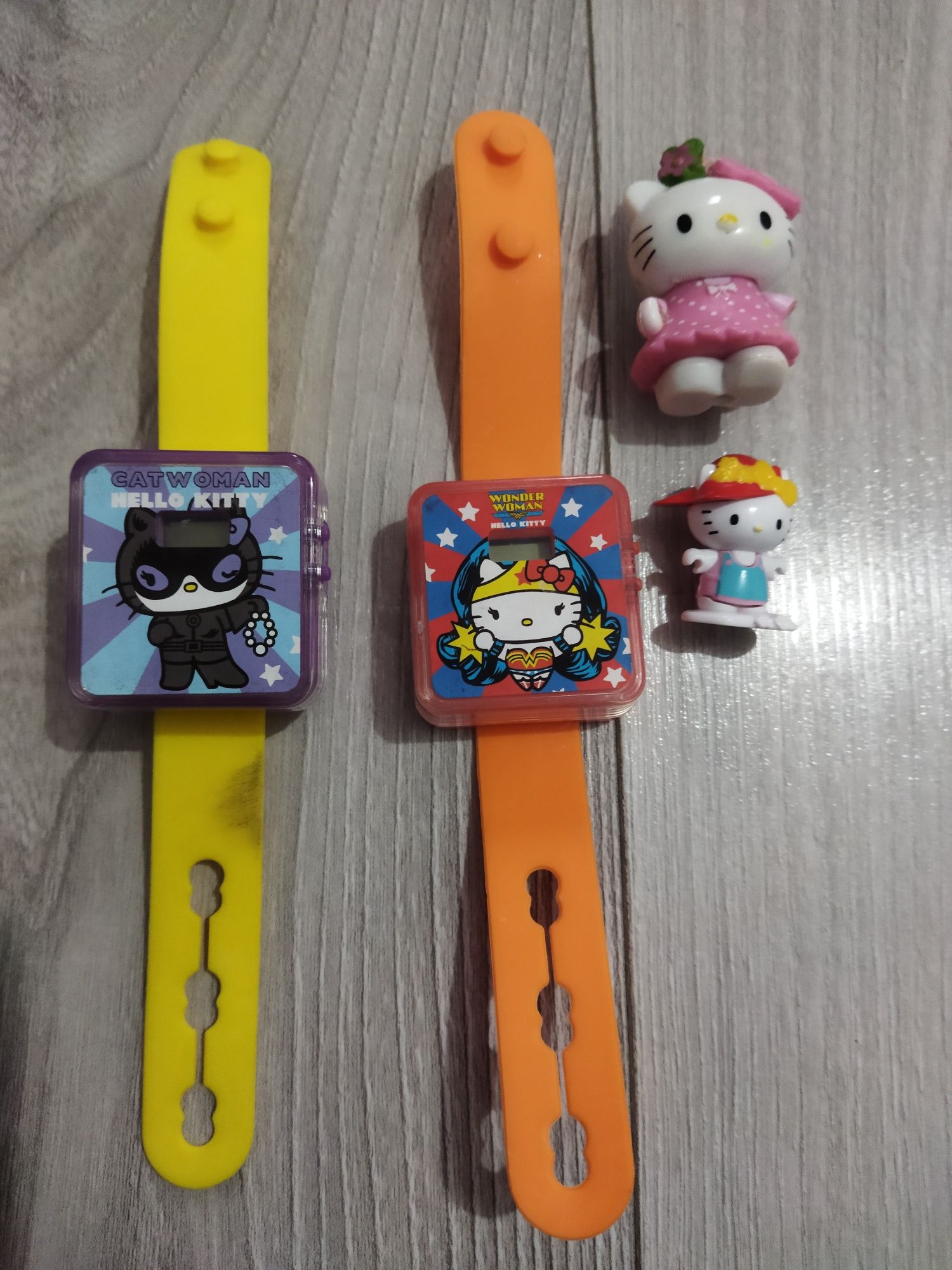 Set ceasuri și figurine Hello Kitty pentru fetițe
