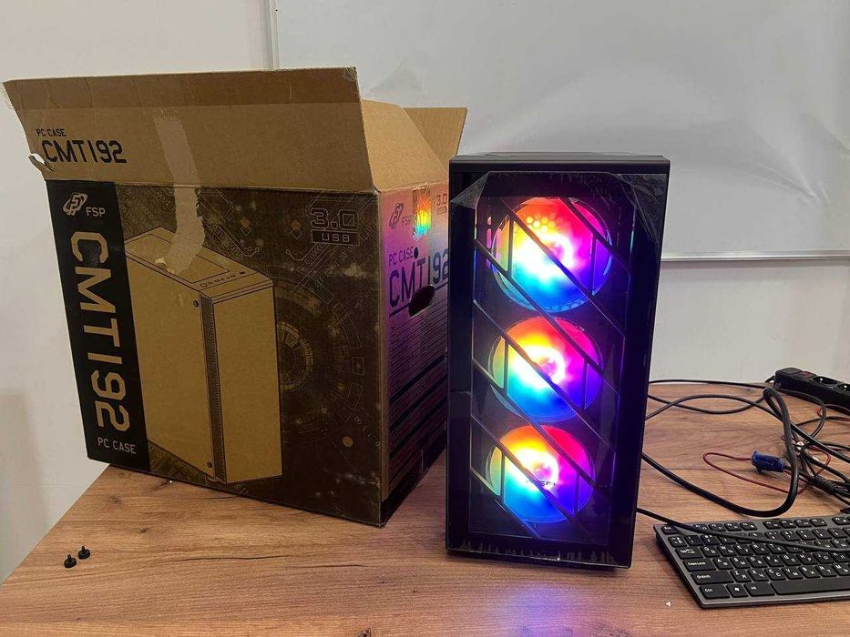 Компьютерный  кейс в комплекте  4 RGB  куллера