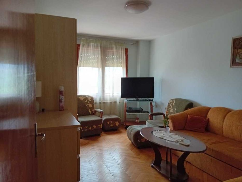 Дава се под наем Тристаен апартамент в София, Банишора - 130 кв.м за 700 € - Снимка #12