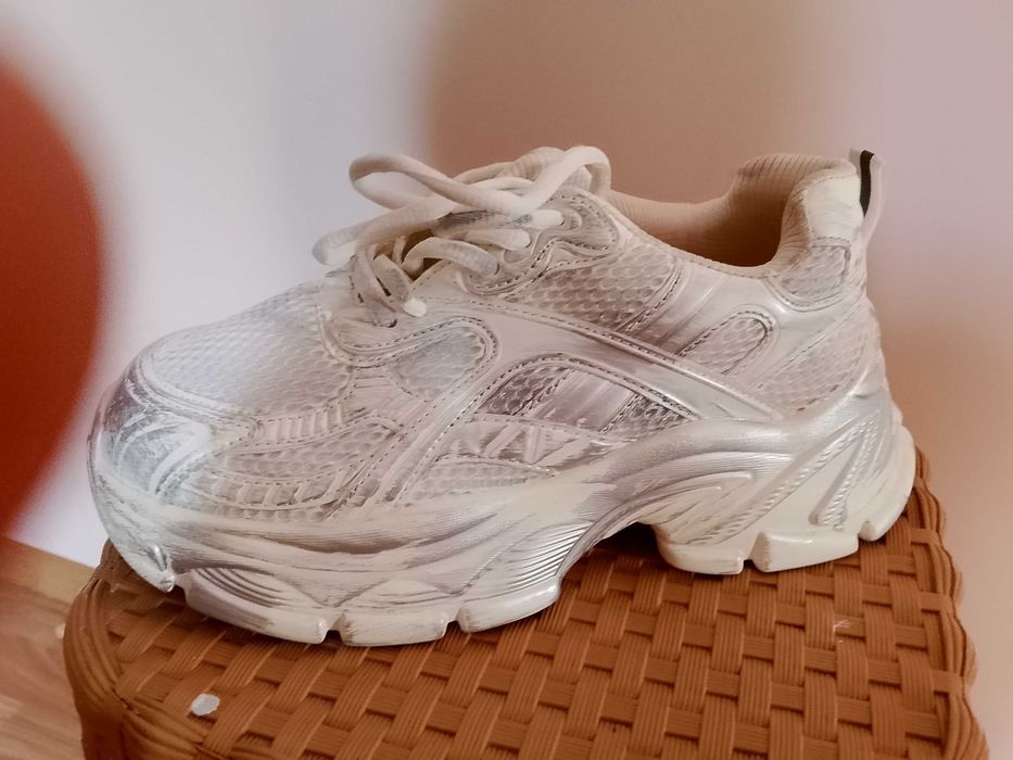 Бели сникерси cropp