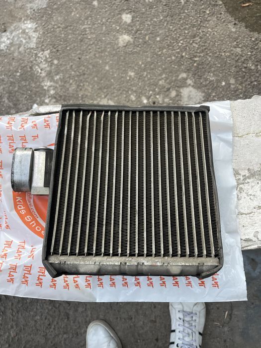 Продам радиатор кондиционера ниссан примера п11 2000год