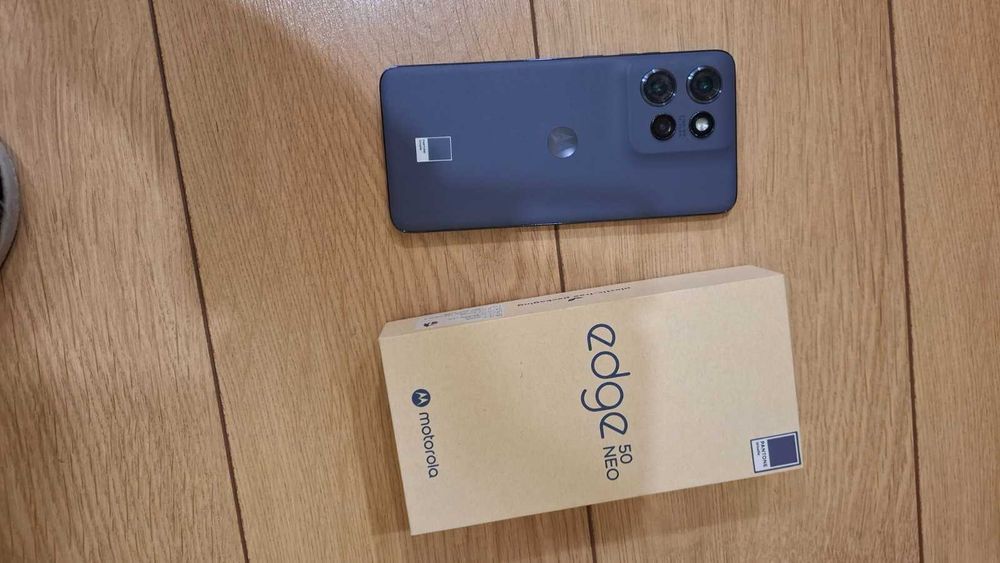 Motorola edge 50 neo  5 g  перфектен   256/ 8 зарядно ориг кейс кутия