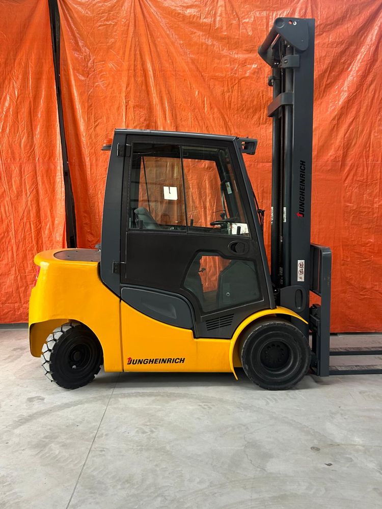 Motostivuitor,stivuitor 3tone ,diesel ,an2013