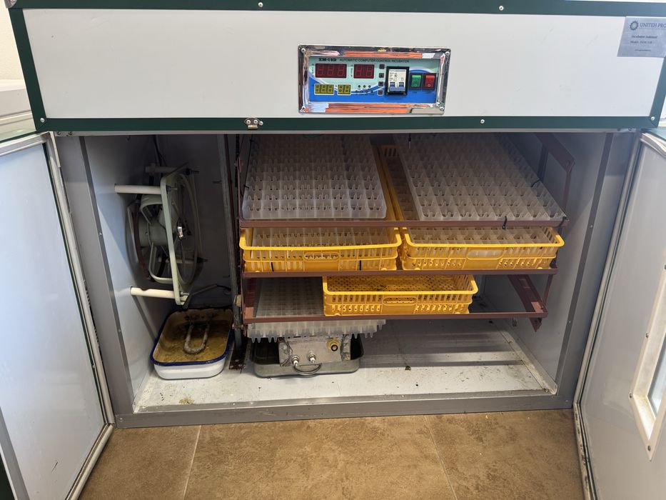 Incubator automat uniteh DZM-528