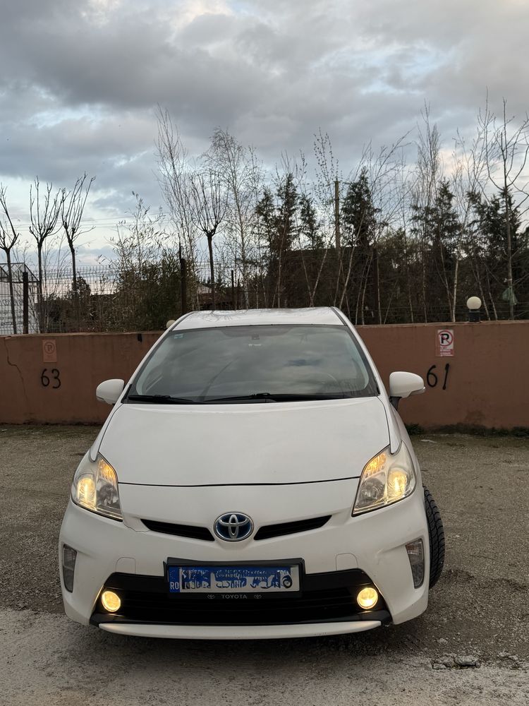 Vand masina personala Prius G3 2013