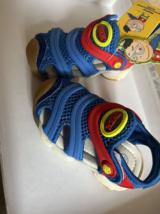 Продам детскую обувь