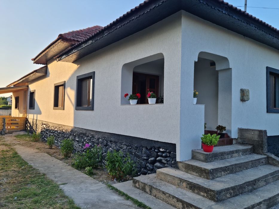 Meserias execut montaj gresie și faianță, parchet fatade polistiren