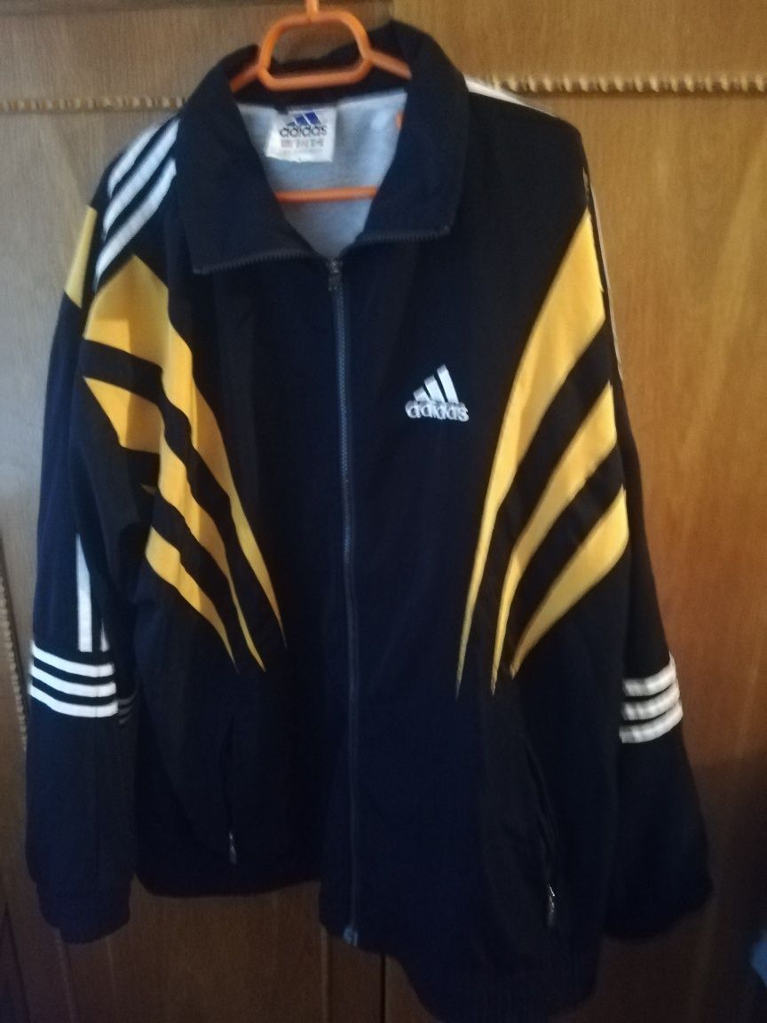 Geaca adidas în stare foarte bună.