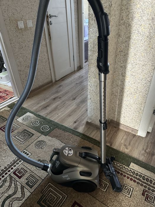 Пылесос , работает,