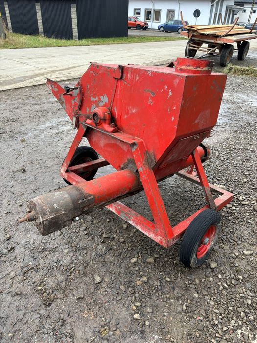 Moara cu ciocanele dupa tractor