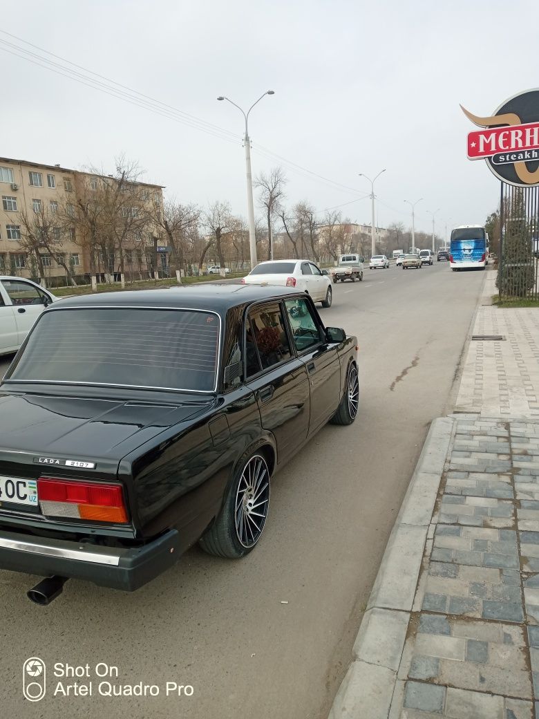 Vaz 2107 sotiladi
