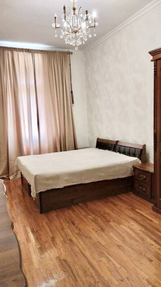 Сдается в аренду 3 ком. квартира 130 м.кв метро Ойбек