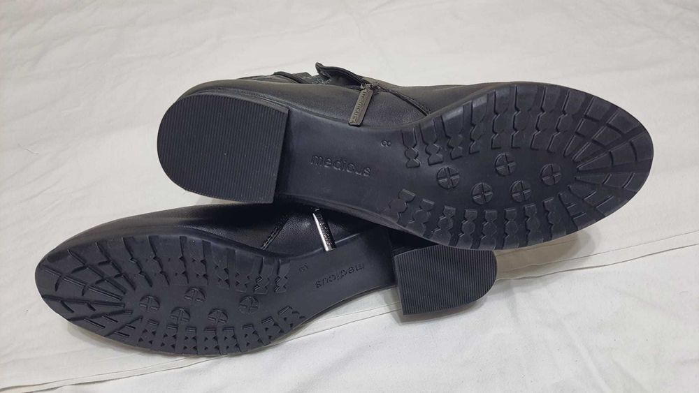 Ghete elegant piele naturala, de la MEDICUS, marimea 42 , zero km
