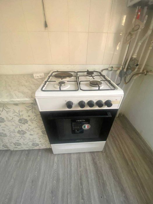 Kvartira 2 xonali sotiladi