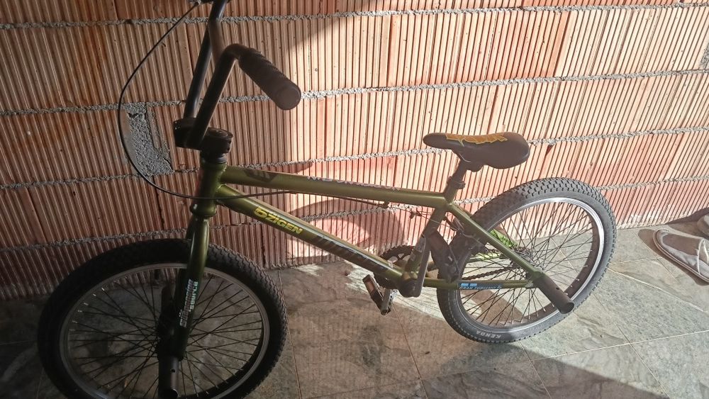 Vând bicicletă BMX Jumper