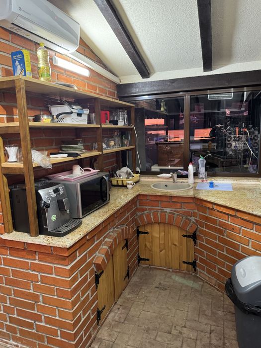 DISPONIBIL DE REVELION cabana pe malul lacului Budeasa