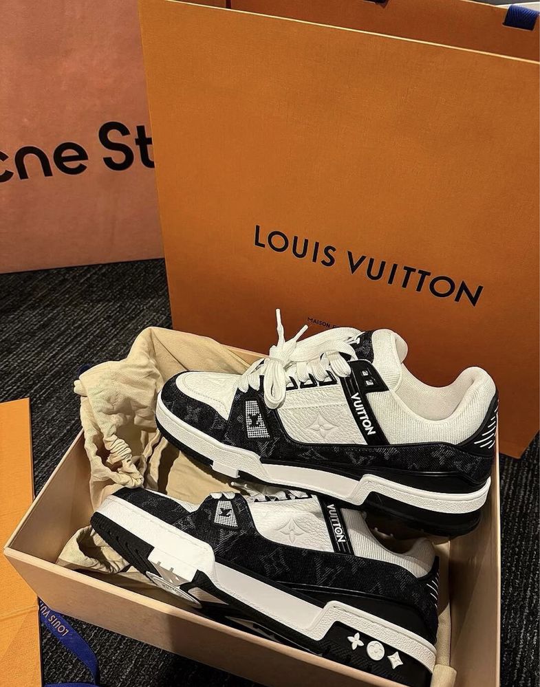 Louis Vuitton, **limited edition** black and white