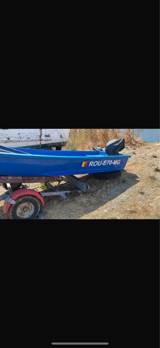 Barca lotca cu motor pescuit