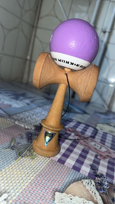 Kendama Krom Pop Mov Sticky