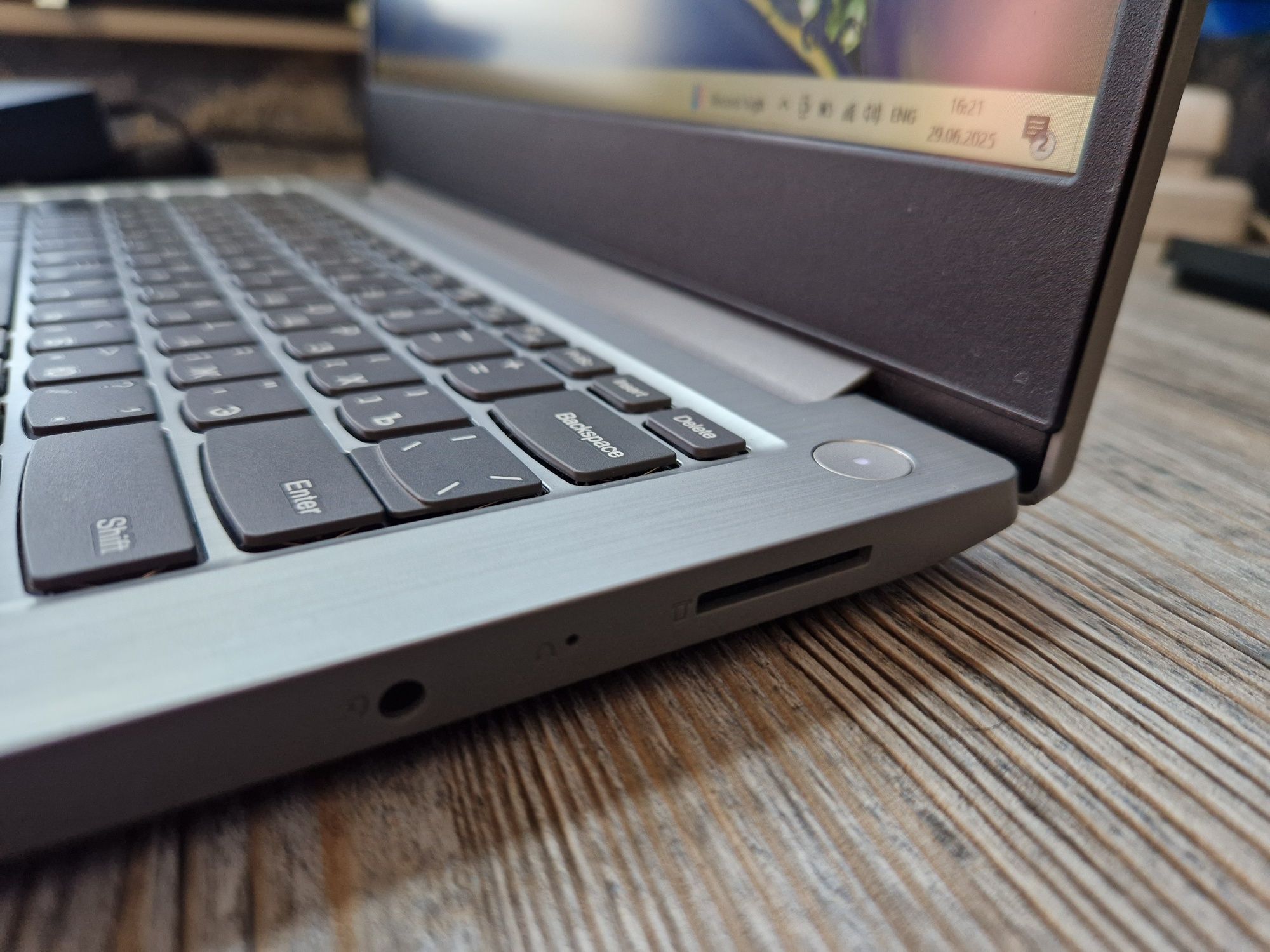 Ноутбук Lenovo Corei3 модель idiapad3 14IIL05