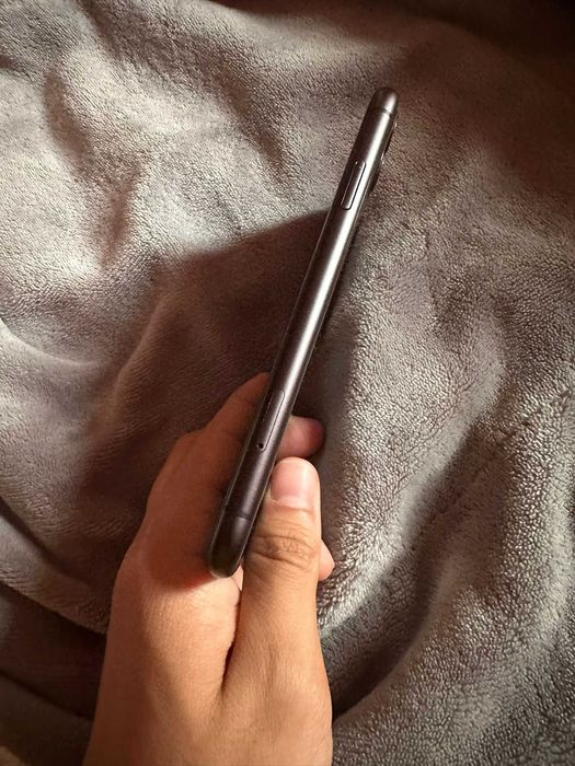 Iphone 11 NEGRU sau ALB Baterie 100% Liber de retea