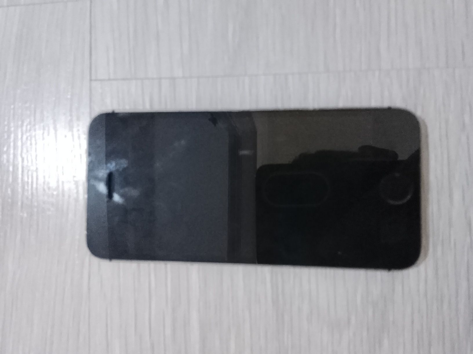 iPhone 5S блушный продам на запчастии но сам экран не работает