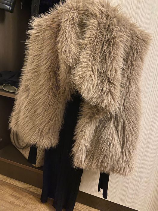 Пухен елек във светло-кафяво