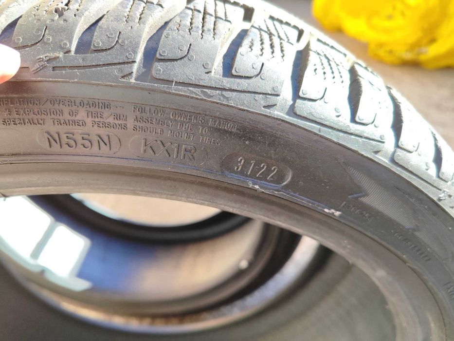 Продавам 3 гуми зимни Goodyear Ultragrip 225/40/R18